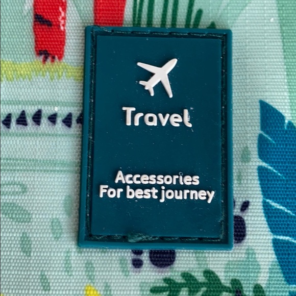 Toiletry Travel Case with Hook - Picture 2 of 9